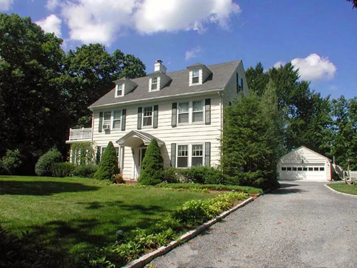 East Hampton Colonial Inn Picture 1