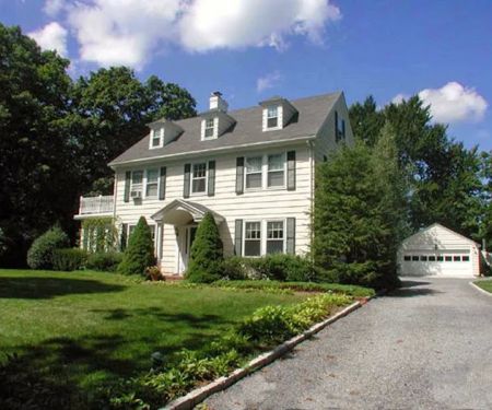 East Hampton Colonial Inn