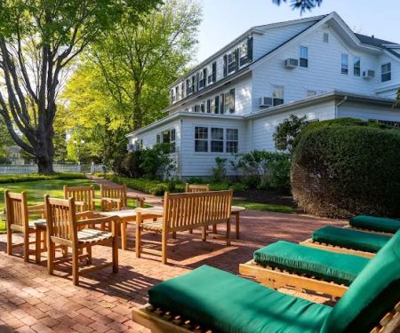 Huntting Inn