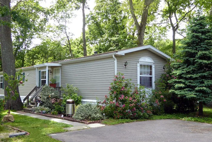 East Hampton Village Manufactured Home Community Picture 3