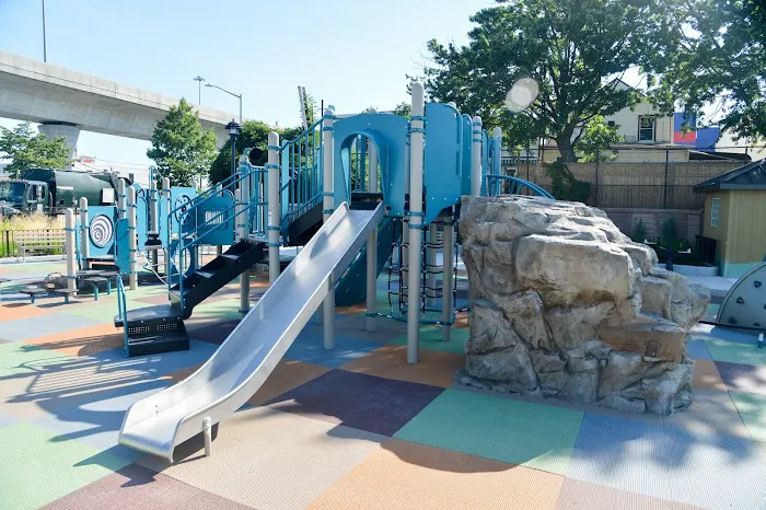 Gateway Park Picture 7