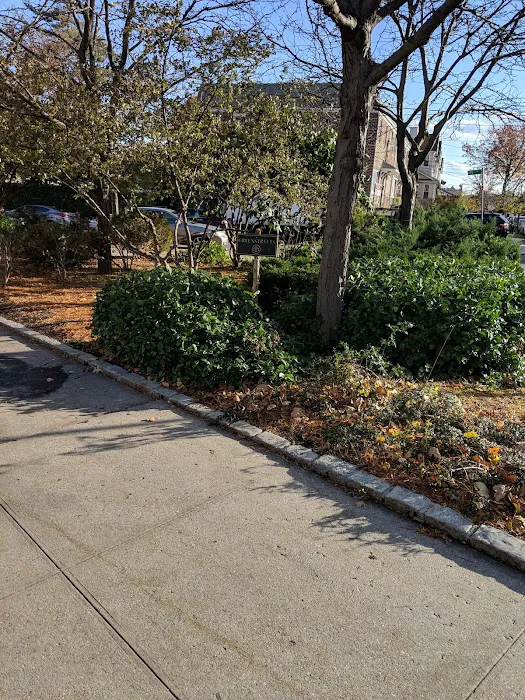 Metro Triangle Picture 3