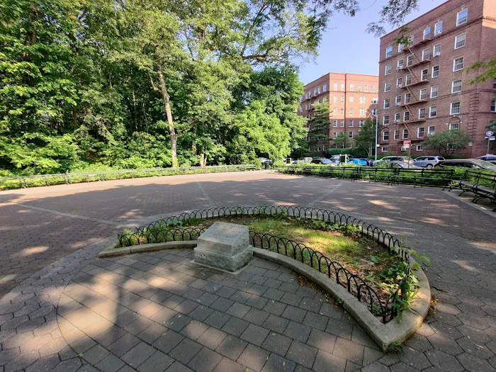 Wallenberg Square Picture 2