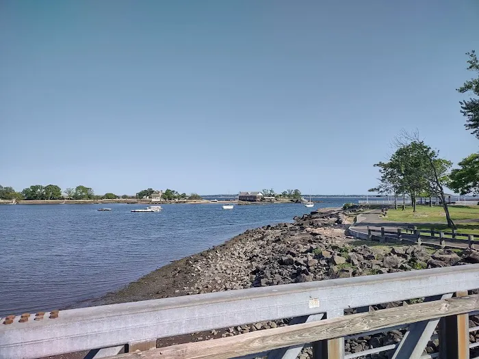 Hudson Park & Beach Picture 10