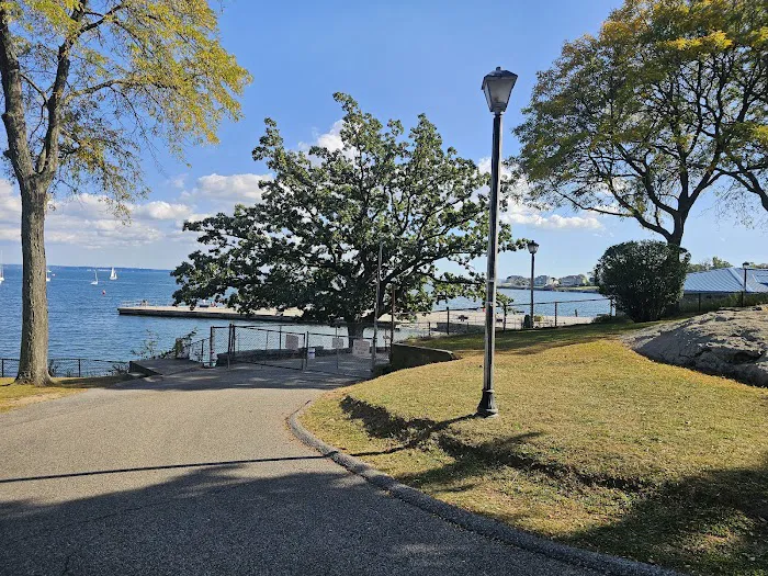 Hudson Park & Beach Picture 8