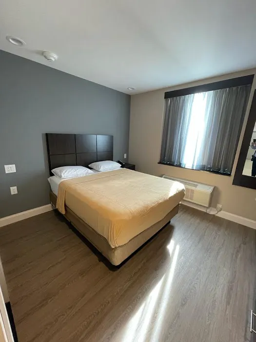Royal Hotel Bronx Picture 7