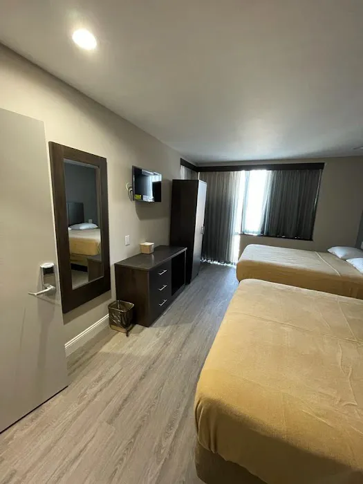 Royal Hotel Bronx Picture 3