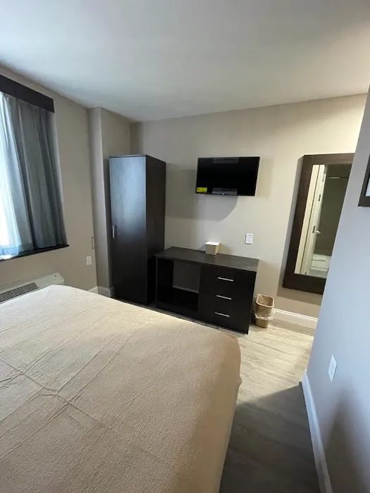 Royal Hotel Bronx Picture 9