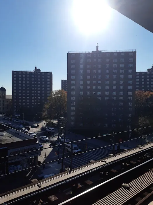 Royal Hotel Bronx Picture 1