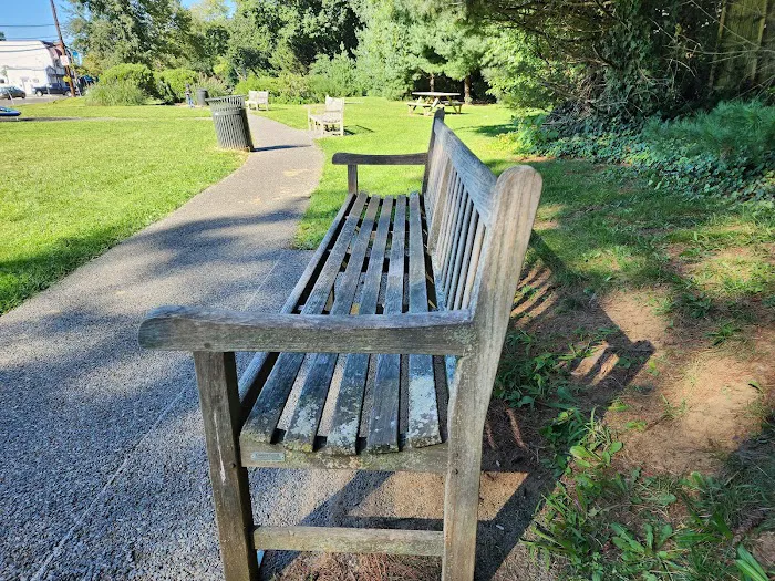 Wolfs Lane Park Picture 6