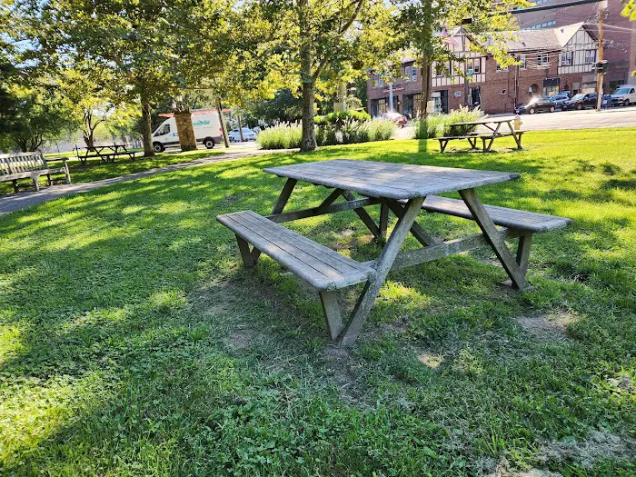 Wolfs Lane Park Picture 5