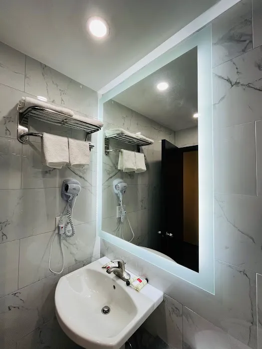 Hotel Key Flushing Picture 3