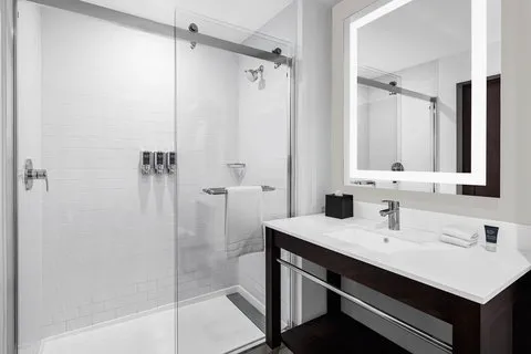 Four Points by Sheraton Flushing Picture 2