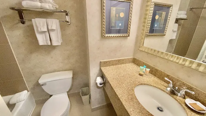 Marco LaGuardia Hotel and Suites Picture 1