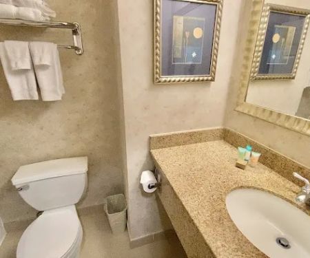 Marco LaGuardia Hotel and Suites