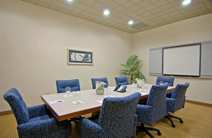 Marco LaGuardia Hotel and Suites Picture 9