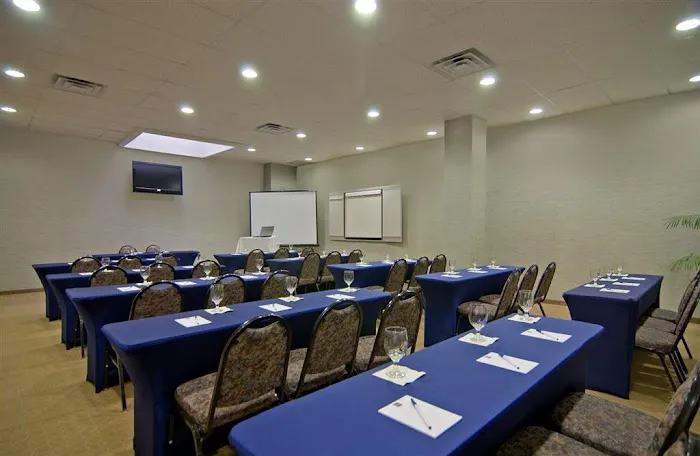 Marco LaGuardia Hotel and Suites Picture 10