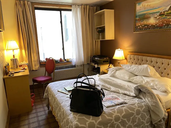 Flushing Hotel Picture 2