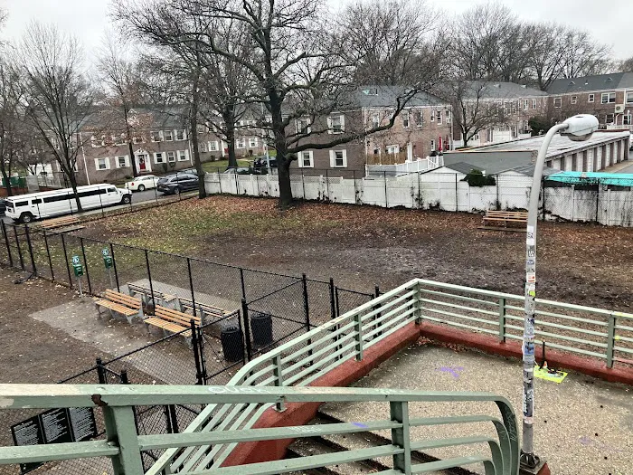 Underbridge Dog Run Picture 5