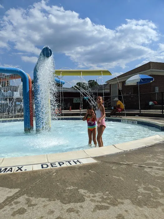 Lincoln Park/Pool Picture 5