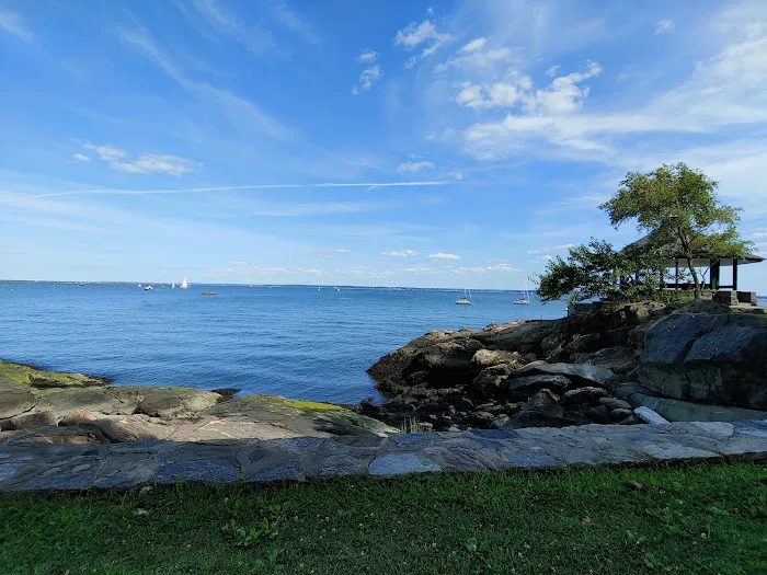 Larchmont Manor Park Picture 3
