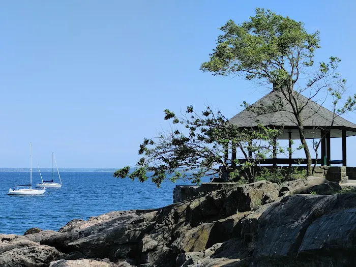Larchmont Manor Park Picture 2