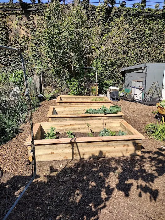 Bissel Gardens Picture 8