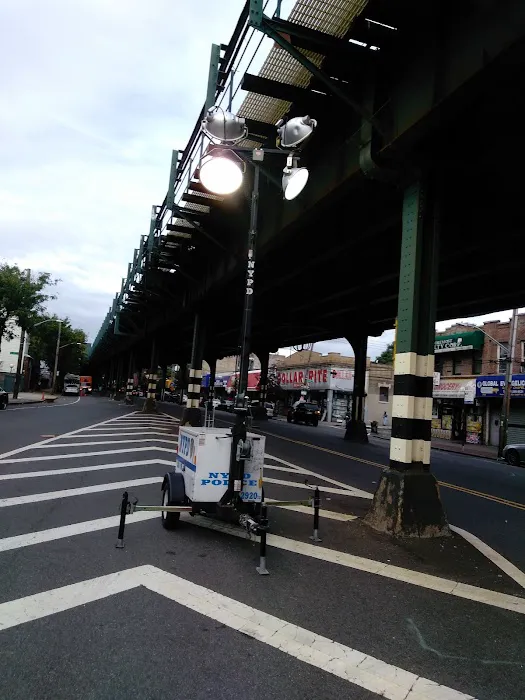 D'Onofrio Square Picture 5