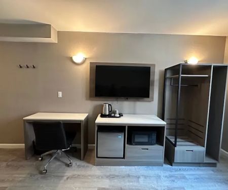 Regal Inn & Suites New York LaGuardia Hotel