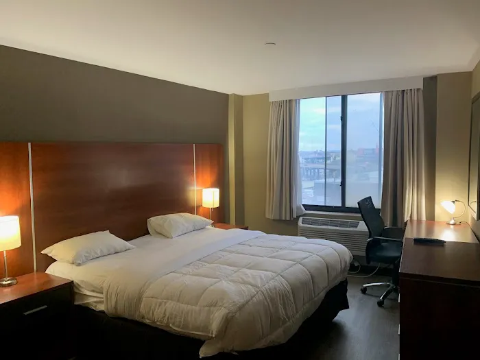 Sky Hotel Flushing Picture 1