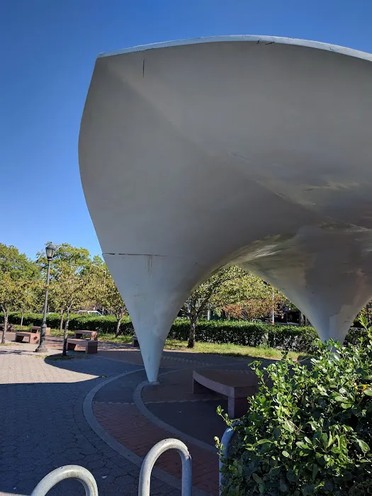 Flushing Bay Promenade Picture 9
