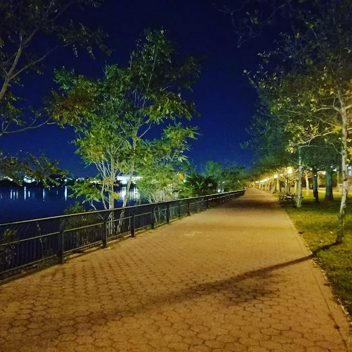 Flushing Bay Promenade Picture 7