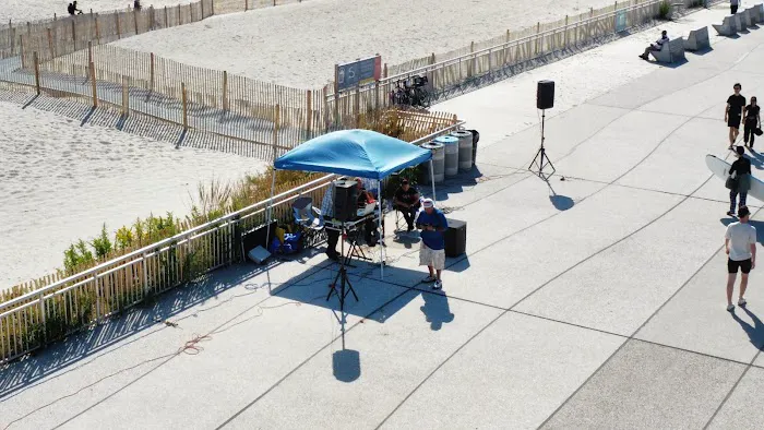 🏖Beach 91st St Benches Picture 4