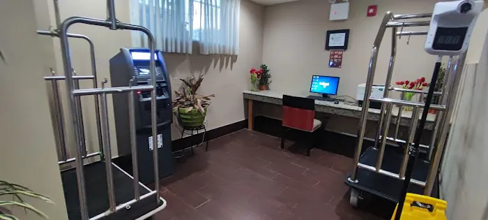 Travelodge by Wyndham Ozone Park Picture 6