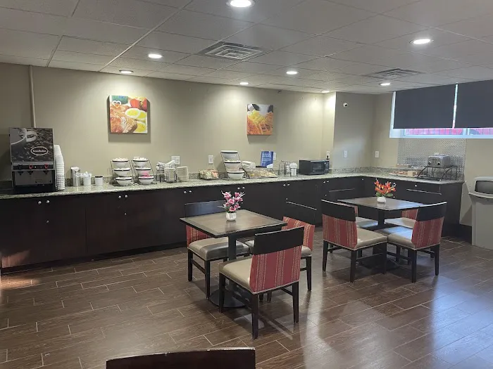 Travelodge by Wyndham Ozone Park Picture 1