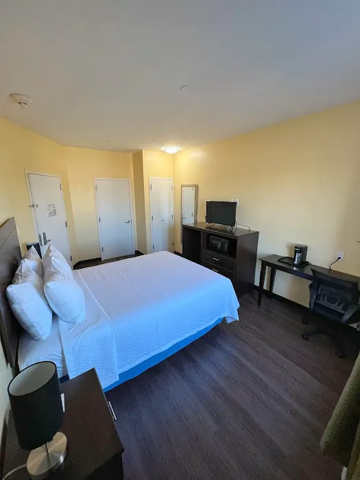 Ozone Inn & Suites Picture 6
