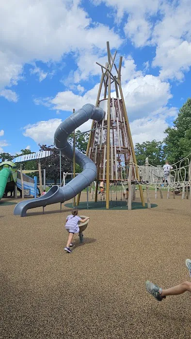 Larchmont Flint Park Picture 1