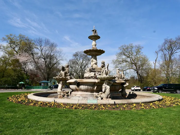 Rockefeller Fountain Picture 7
