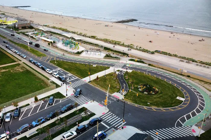 Shorefront Bike Crossing & Garden Picture 1