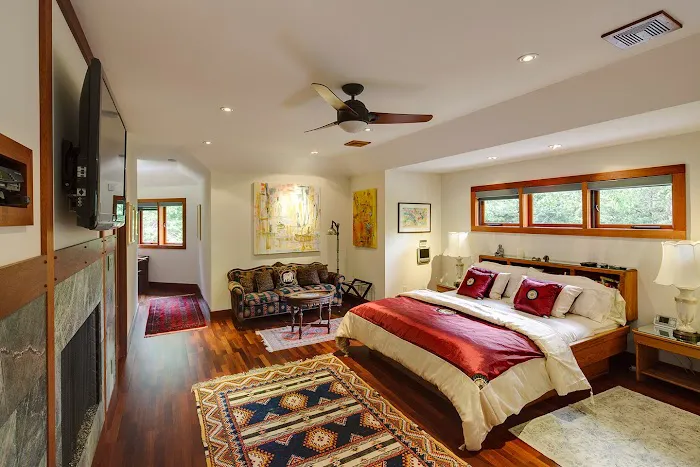 East Hampton Art House Bed & Breakfast Picture 3