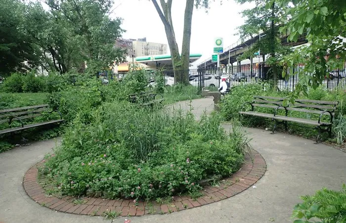 Risse Street Park Picture 7