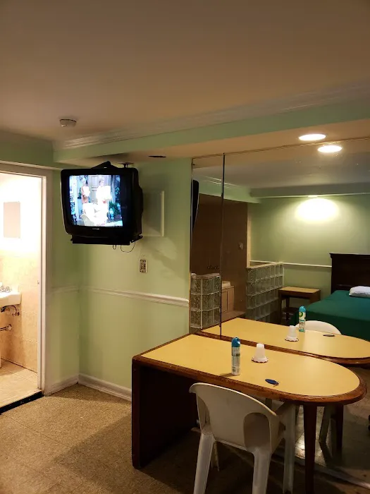 Bronx Park Motel Picture 7