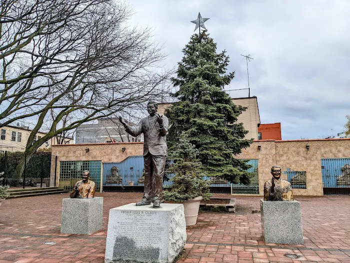 Father Gigante Plaza Picture 10