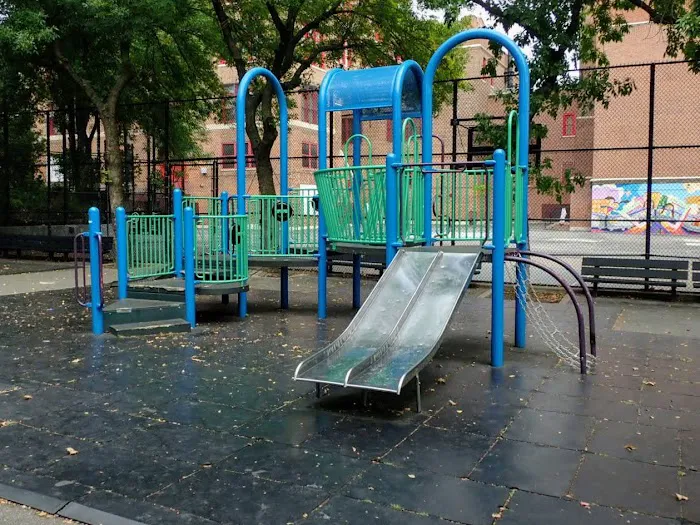 Dawson Playground Picture 8