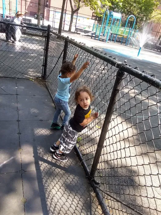 Dawson Playground Picture 9