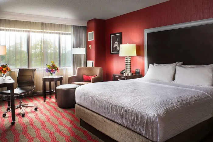 LaGuardia Plaza Hotel Picture 6