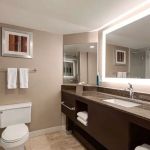 LaGuardia Plaza Hotel