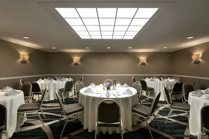 LaGuardia Plaza Hotel Picture 3