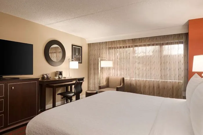 LaGuardia Plaza Hotel Picture 2