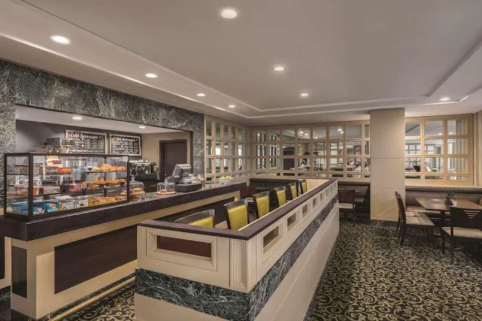 LaGuardia Plaza Hotel Picture 10